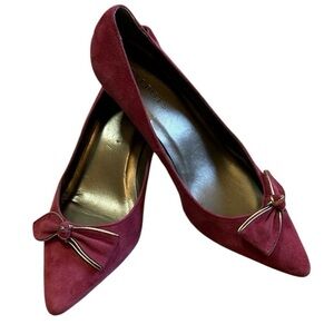Talbots Della 2 Suede Bow Kitten Heel Pumps Maroon with Gold Accent Women size 8